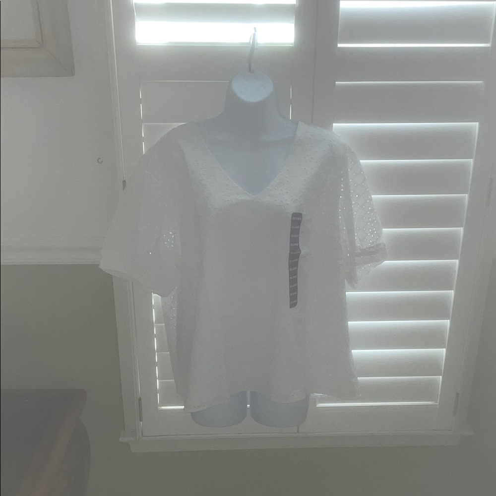 NEW!! Draper James White Eyelet Short Sleeve Top